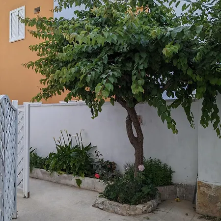 Scirocco Apartment *